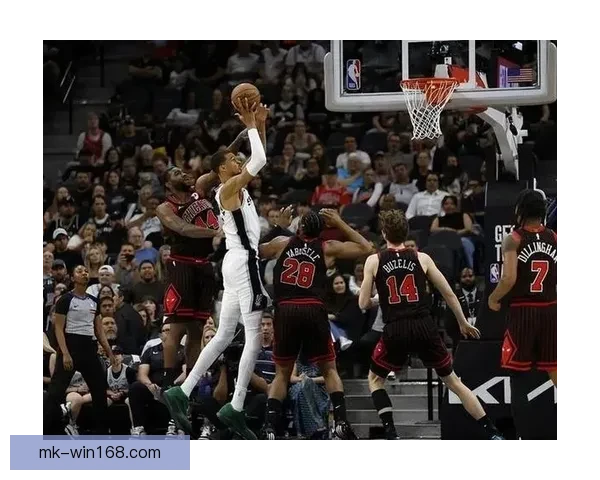 文班三节砍41分马刺狂胜灰熊七连胜锁定季后赛无缘